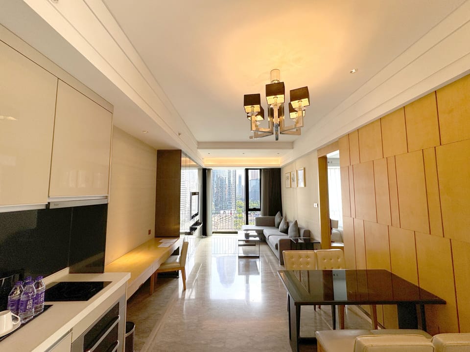 Kimper Executive Two-Bedroom Apartment | Premium bedding, blackout drapes, free WiFi, bed sheets