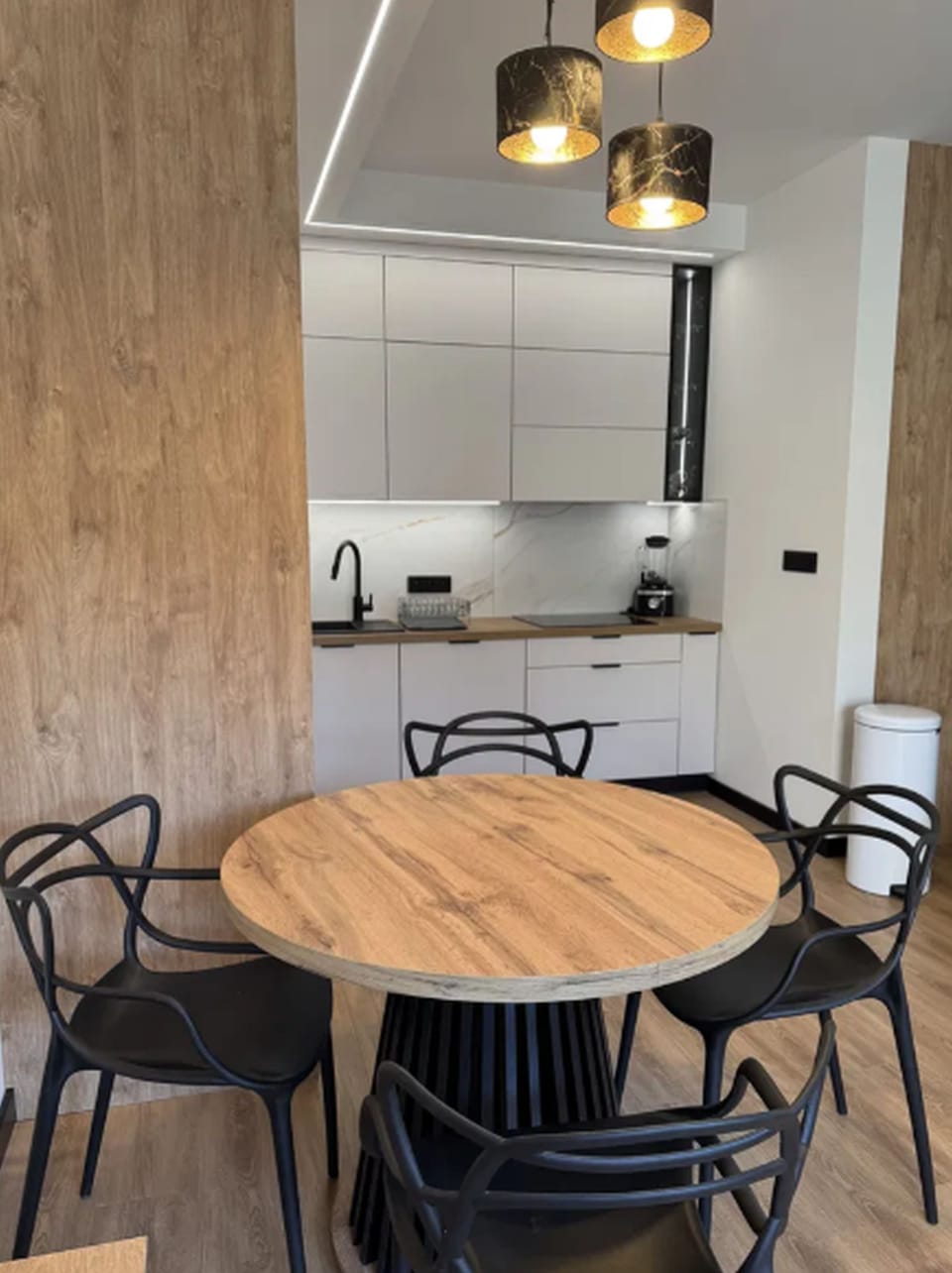 Comfort Apartment, City View | Dining