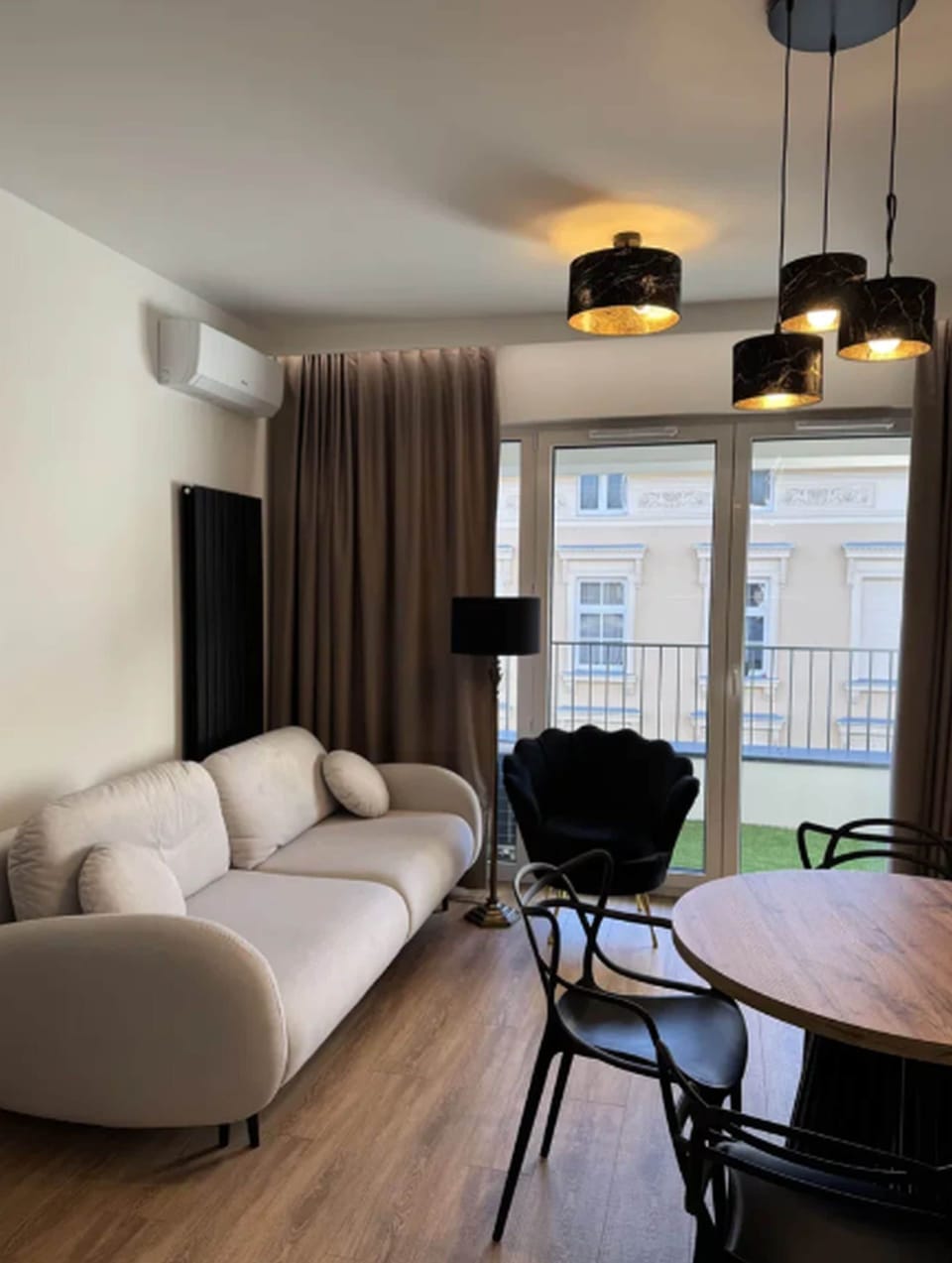 Comfort Apartment, City View | Living area