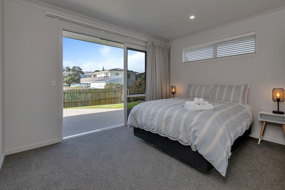 Bedroom 4 downstairs - Queen Bed + Wardrobe