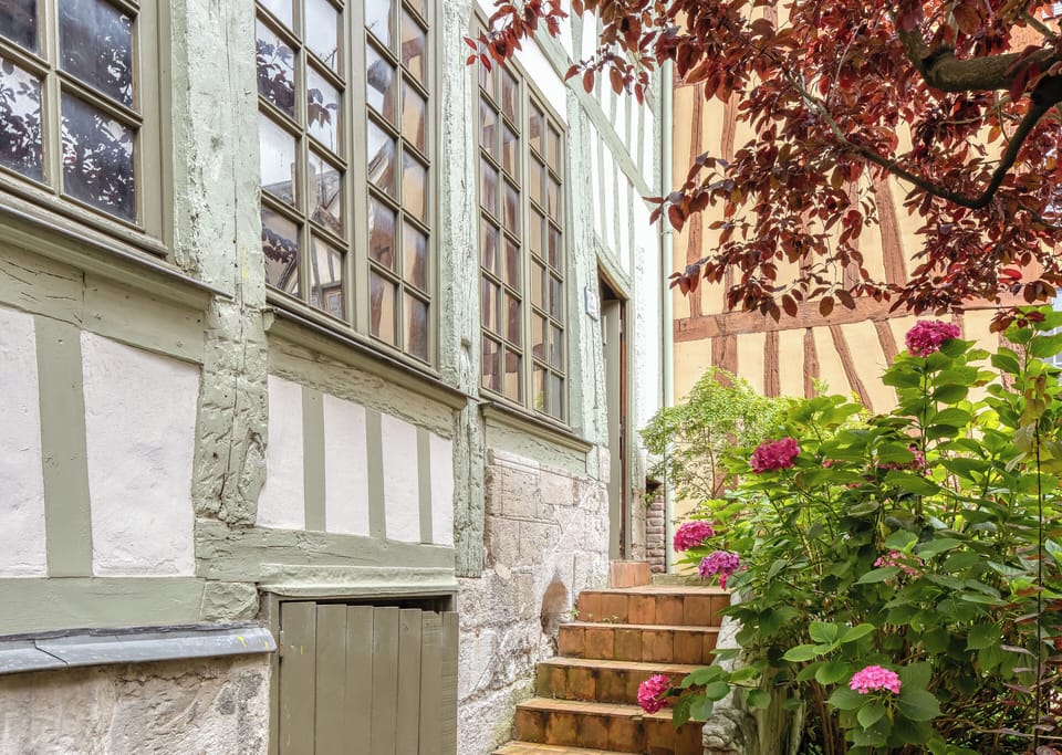 Entrée fleurie du logement