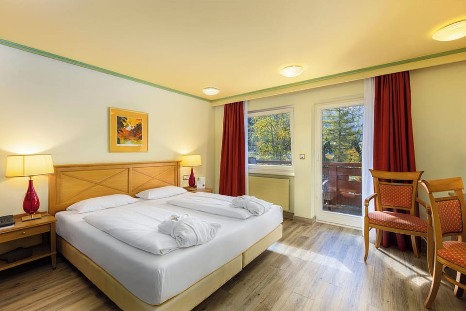 Minibar, in-room safe, desk, iron/ironing board
