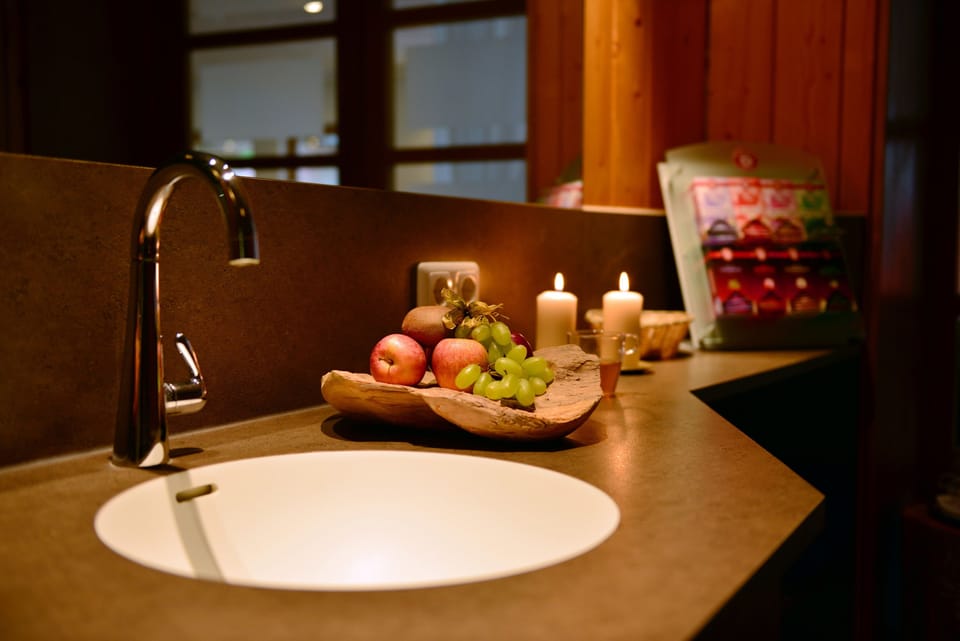 Couples treatment rooms, sauna, body treatments, sports massages