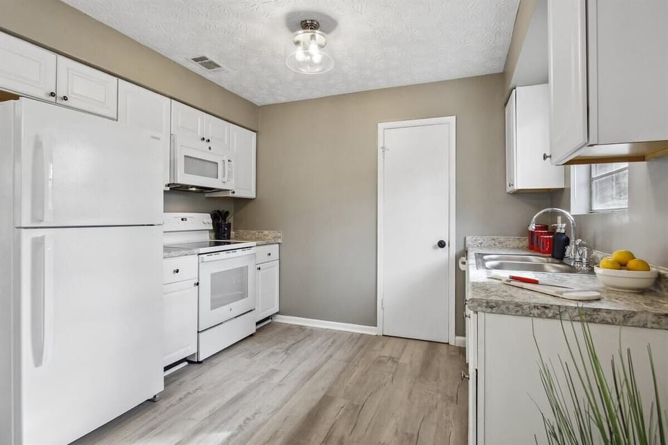 This bright, fully equipped kitchen is ready for everything from morning coffee to family feasts—comfort and convenience included.
