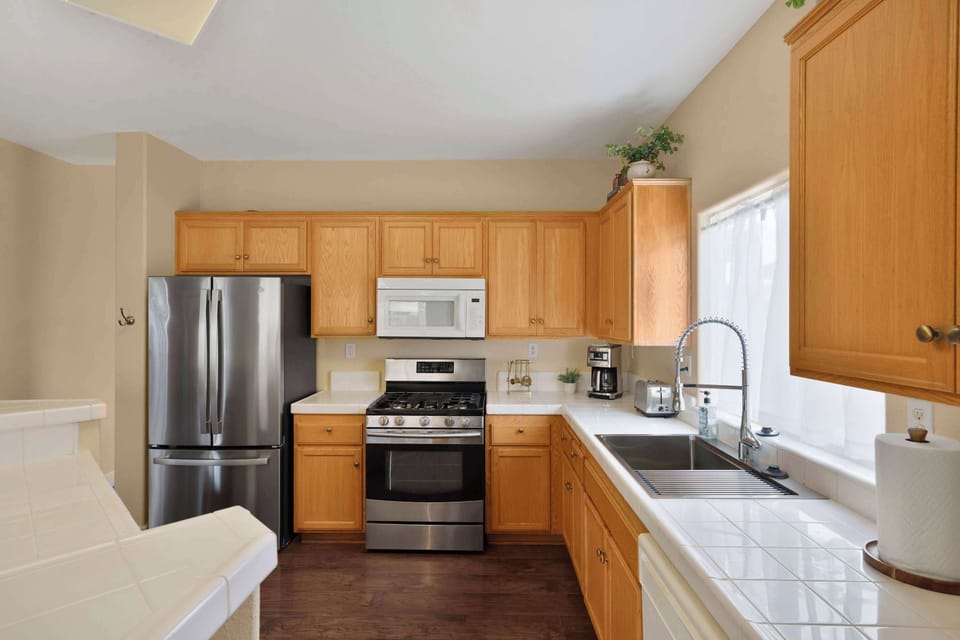 Fully stocked kitchen with cooking/kitchen essentials provided