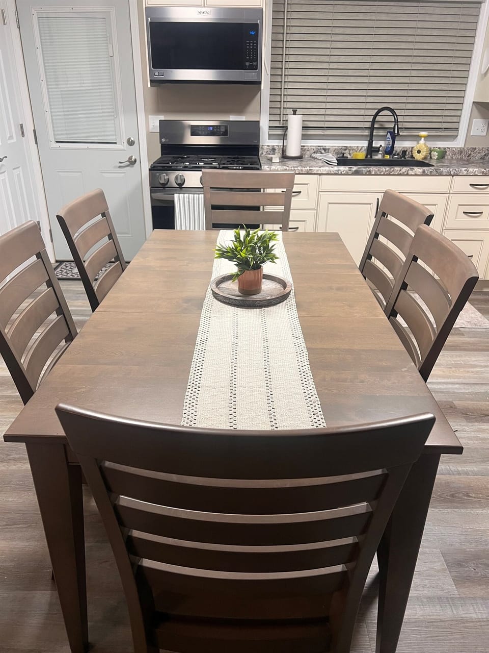 6 person dinning table