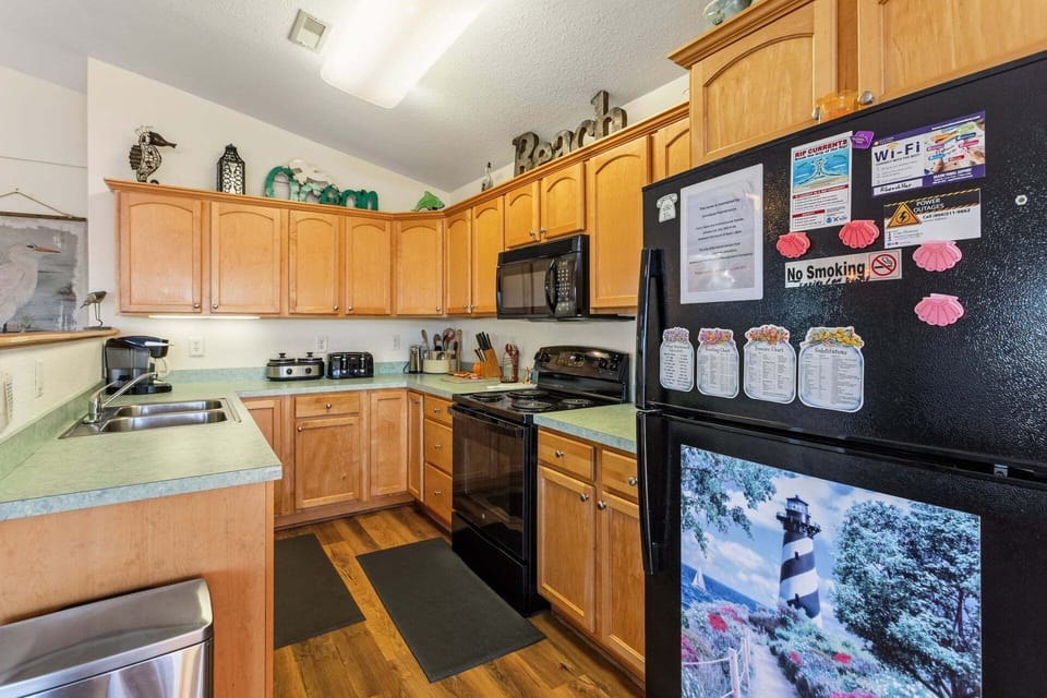 Prepare everything from quick breakfasts to family feasts in the fully equipped kitchen designed for easy vacation living.