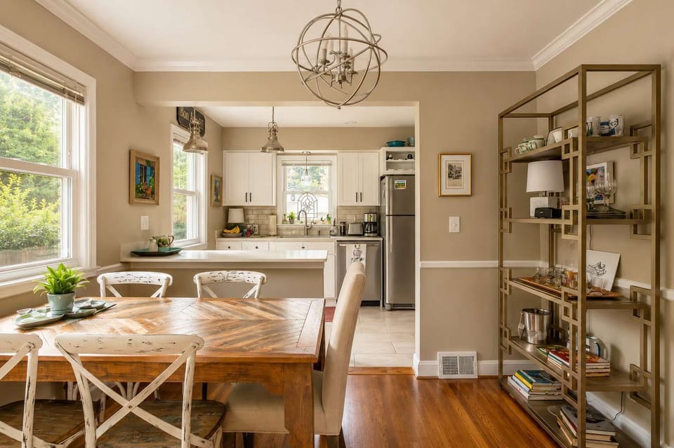 Dining Area with Seating for 6 and Easy Access to the Kitchen