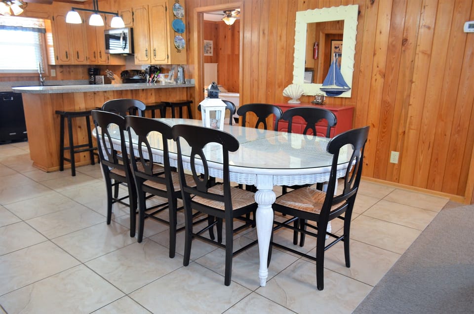 Large dining table to seat 8