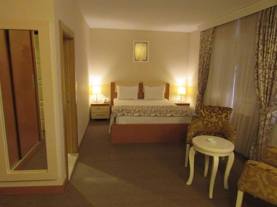 Classic Single Room, Mountain View | Premium bedding, in-room safe, desk, bed sheets
