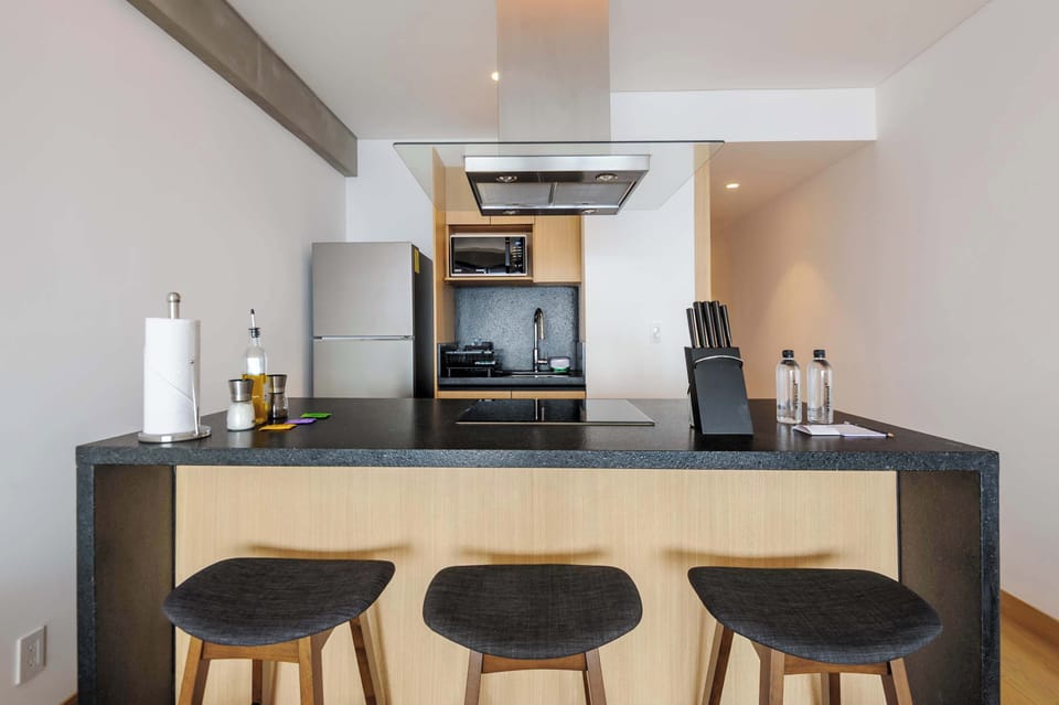 Modern kitchen equipped with essential appliances and everything needed for a comfortable stay.