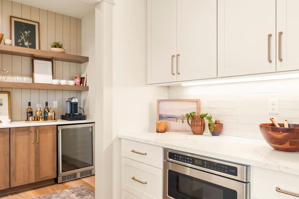 Kitchen to Butler`s Pantry