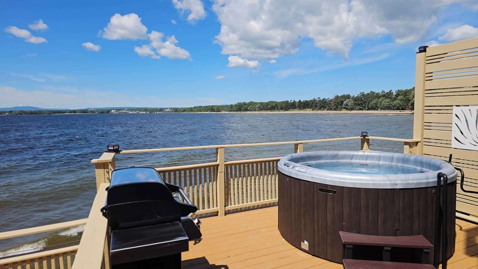 6 person hot tub and BBQ on the 2nd level deck