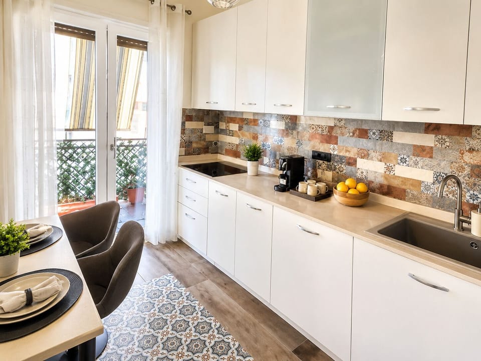 Luxury Apartment, 3 Bedrooms, Air conditioning, Park View | Private kitchen