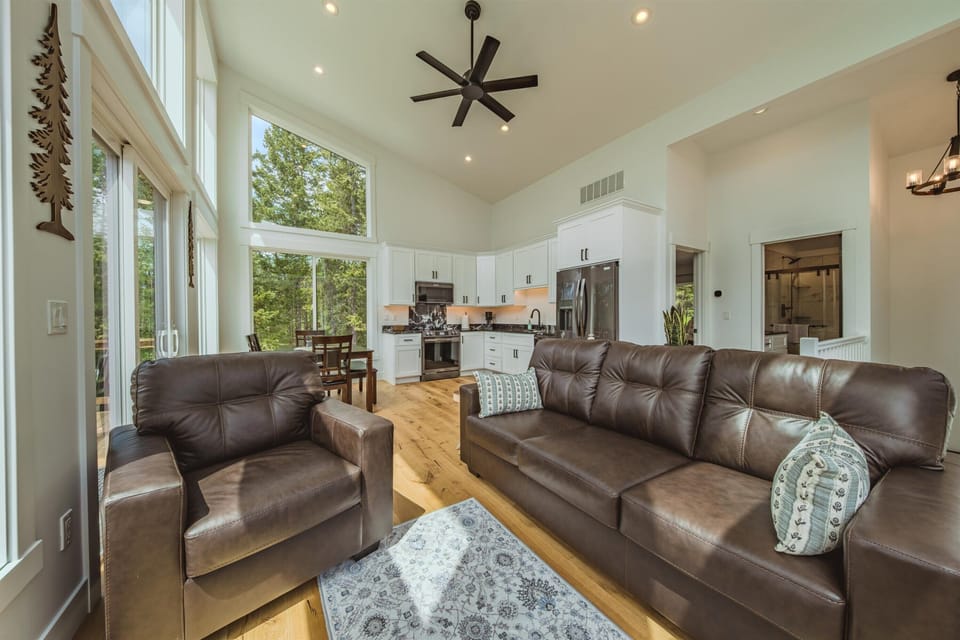 Panoramic views and all the comforts of home