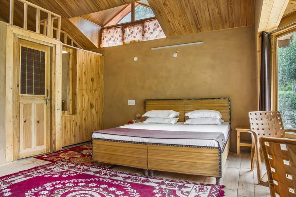 Deluxe Room | Rollaway beds (surcharge), bed sheets