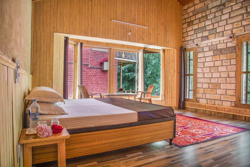 Deluxe Room | Rollaway beds (surcharge), bed sheets