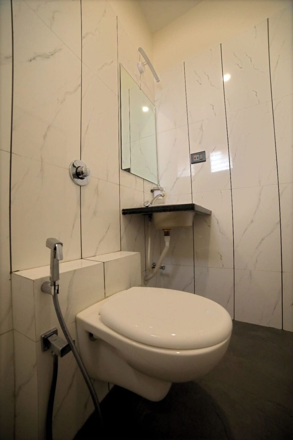 Superior Room | Bathroom | Free toiletries, towels, toilet paper