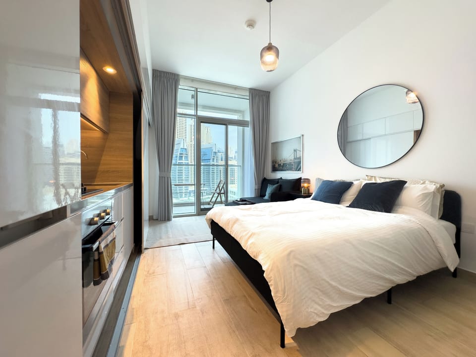 Deluxe Studio, Balcony, Canal View | In-room safe, blackout drapes, iron/ironing board, free WiFi