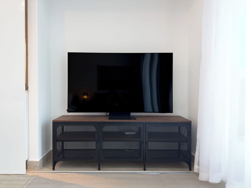Deluxe Studio, Balcony, Canal View | Interior