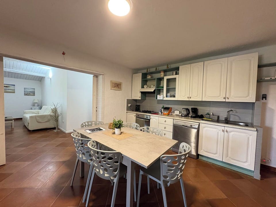 Autumn, Kitchen, Living Room, Spring, Summer