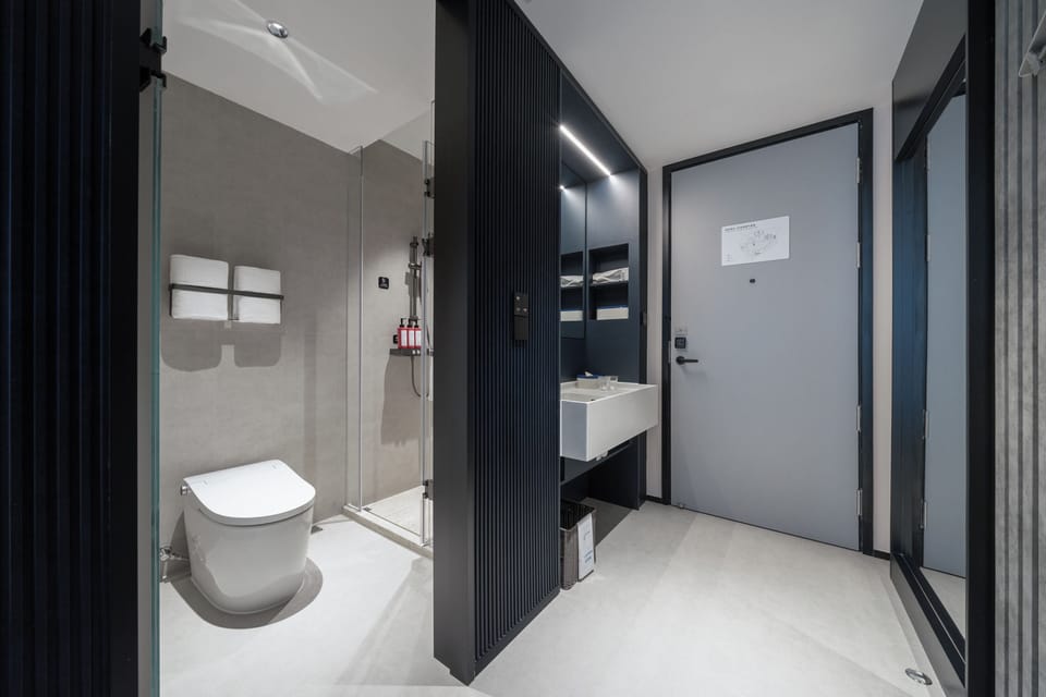 Basic Twin Room | Bathroom | Shower, free toiletries, hair dryer, slippers