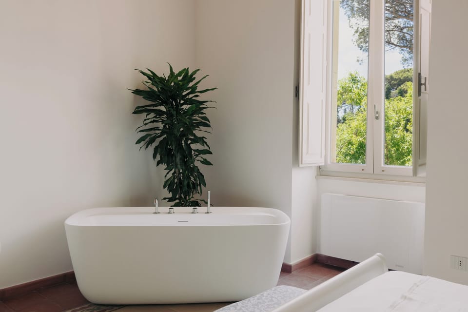 Superior Double Room, Balcony, Garden View | Bathroom | Hair dryer, towels, soap, shampoo