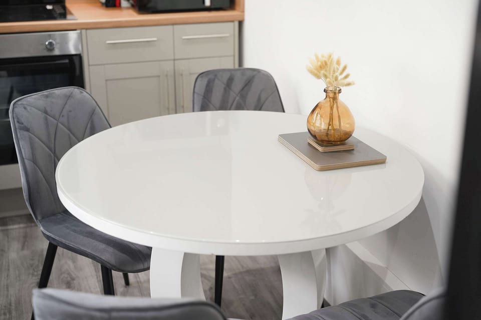 This integrated kitchen dining area features a welcoming table for four. It offers the perfect, relaxed setting for shared meals, quiet morning coffees, or mapping out your plans for the day ahead.
