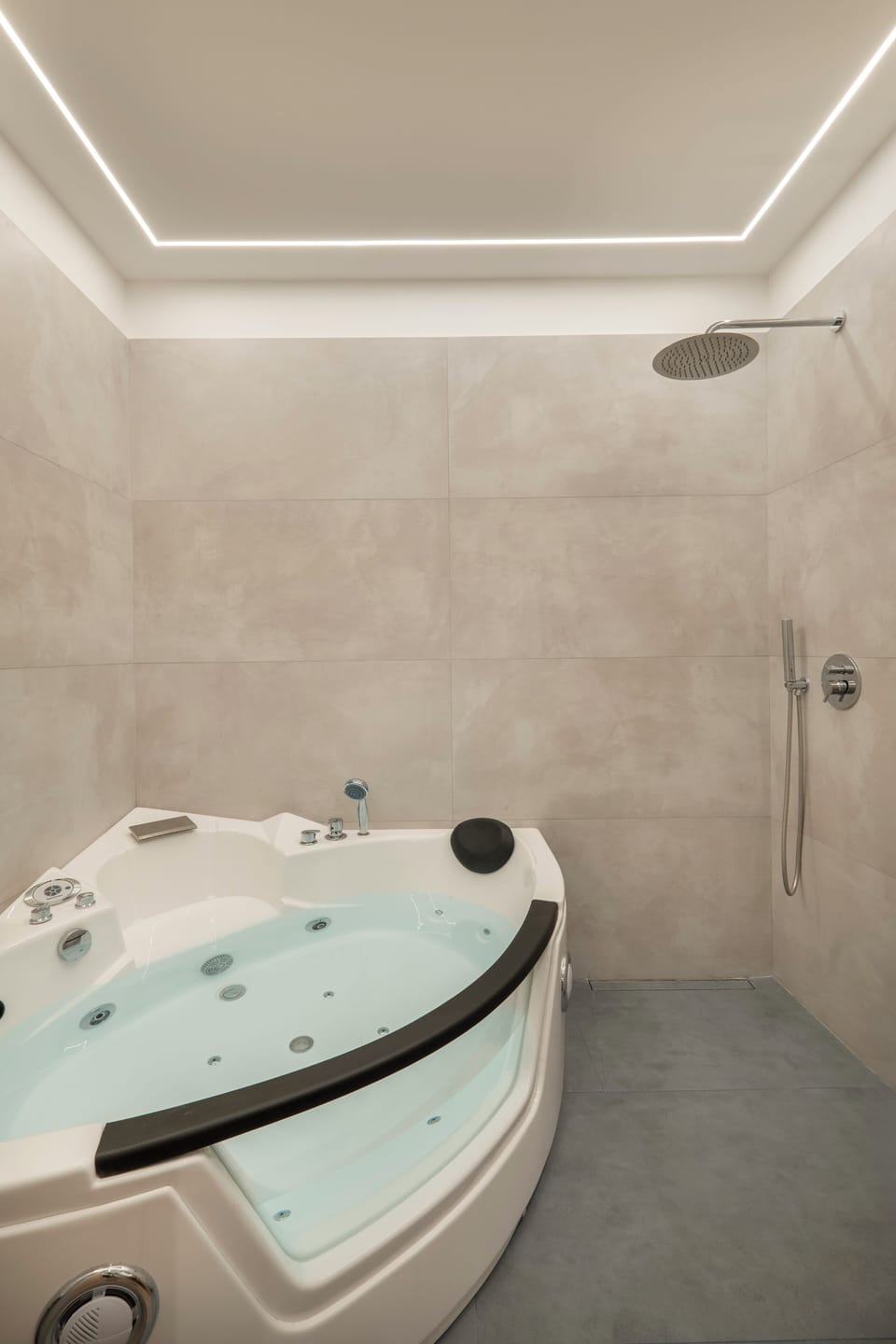 Deluxe Double Room | Bathroom