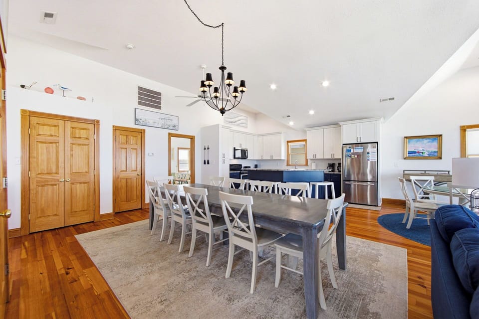 NH273: Whit's End | TL Dining Area - Seating for 10