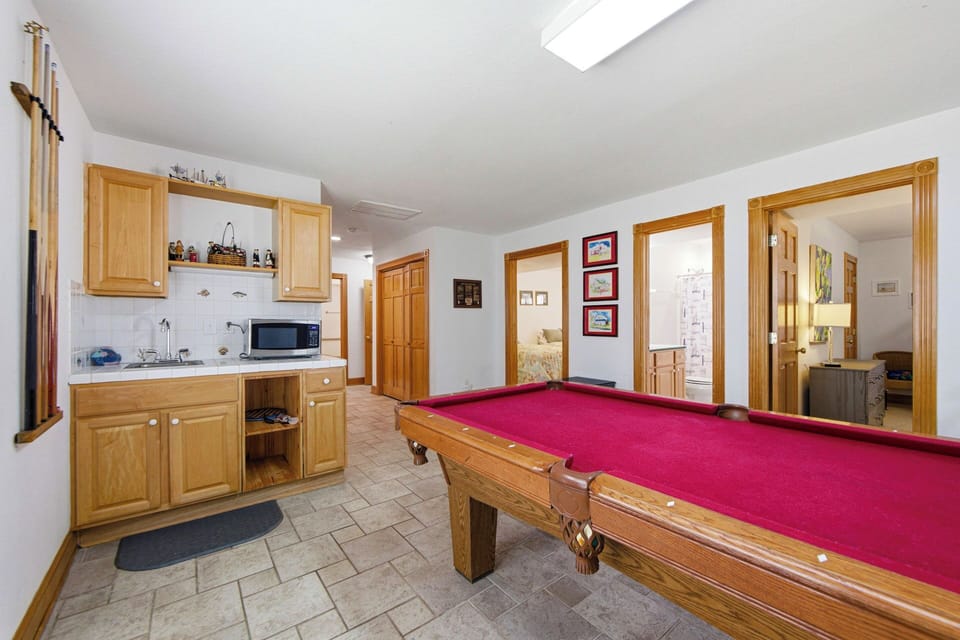 NH273: Whit's End | LL Game Room - Pool Table, Kitchenette