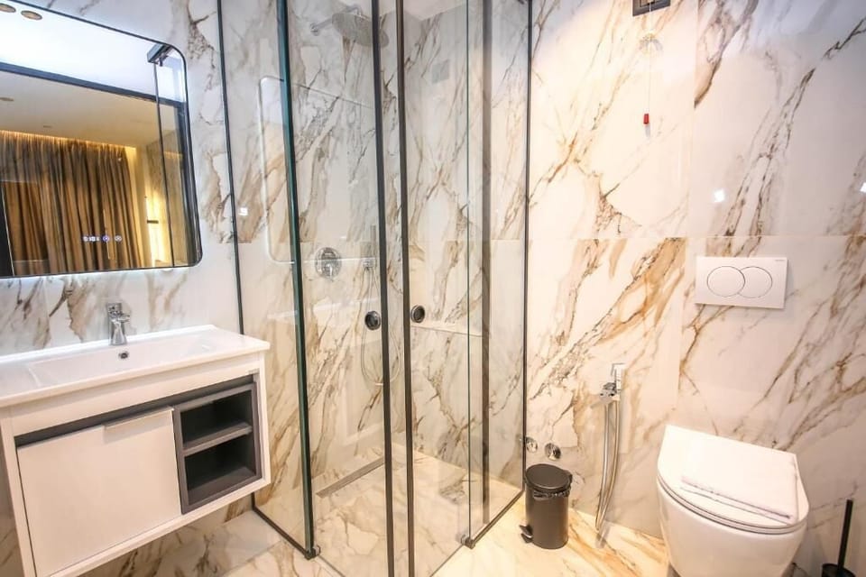 Superior Double Room | Bathroom | Shower, hair dryer, towels, toilet paper