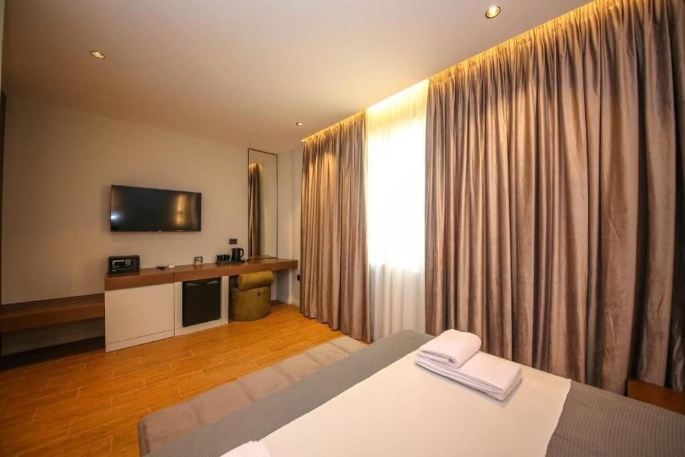 Deluxe Double Room | Desk, WiFi (free)