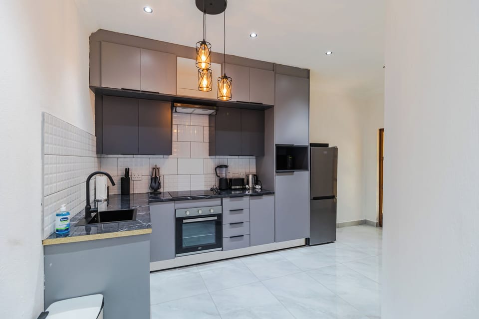 Standard Room | Private kitchen | Mini-fridge, microwave, coffee grinder, mixer