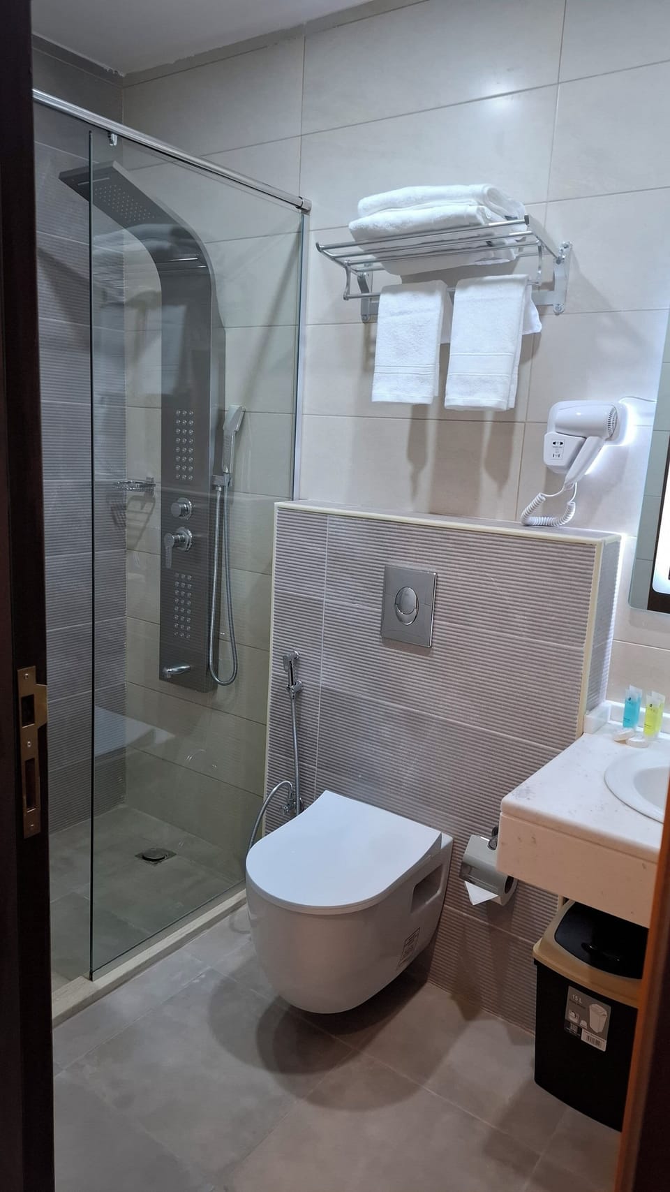 Basic Double Room | Bathroom | Free toiletries, hair dryer, slippers, towels