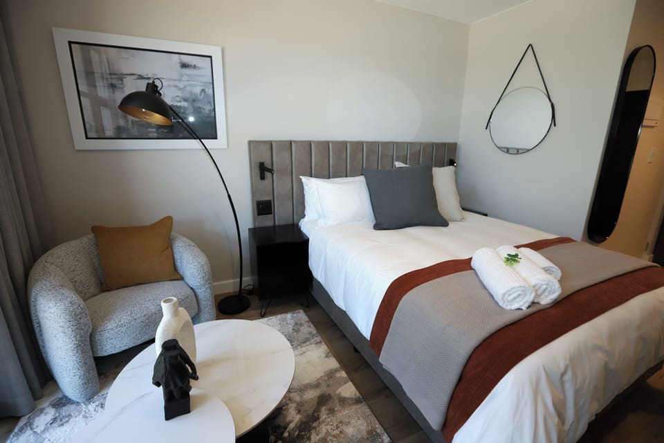Desk, laptop workspace, iron/ironing board, free WiFi