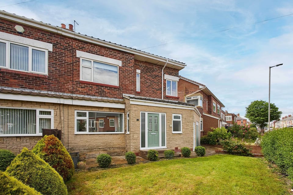 Coastal Cottage, South Shields - Host & Stay