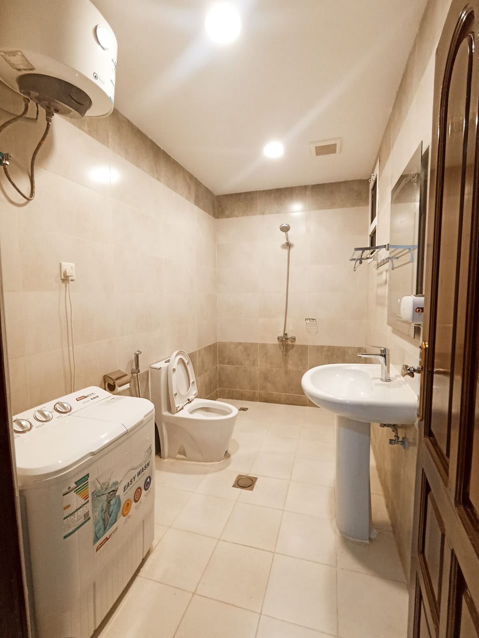 Family Room | Bathroom | Towels, soap, shampoo, toilet paper
