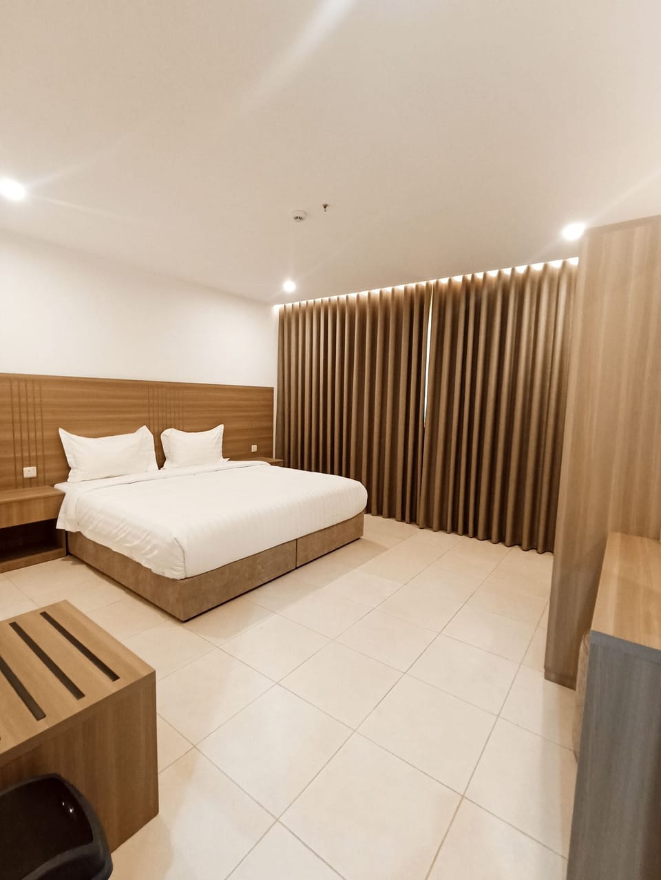 In-room safe, blackout drapes, WiFi (free)