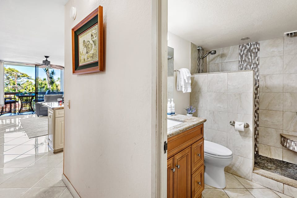 Convenient full bathroom for a comfortable and relaxing island stay