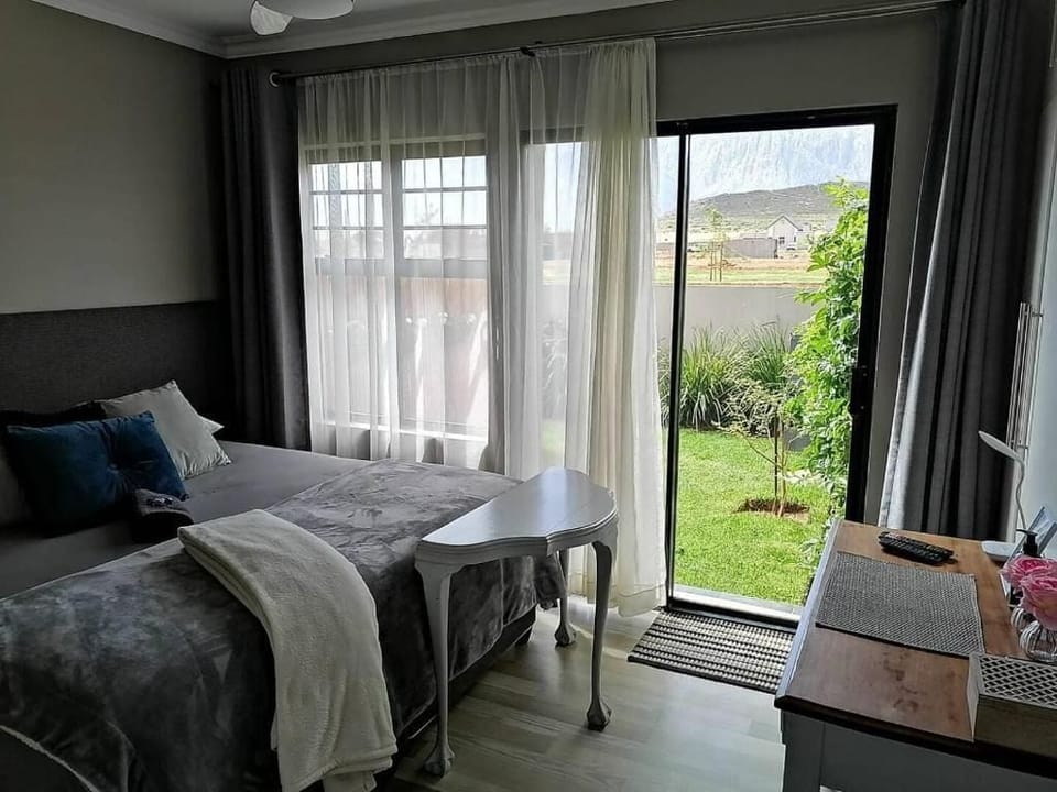 Standard Double Room, Patio, Courtyard View | Iron/ironing board, WiFi (free)