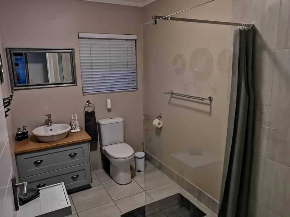 Standard Double Room, Patio, Courtyard View | Bathroom