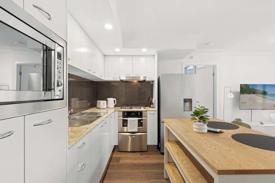 Gas cooktop, Dishwasher, Smeg appliances...