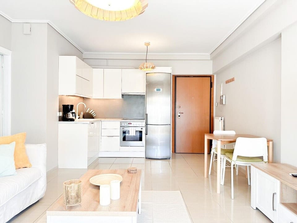 Fully equipped kitchen with full-size appliances