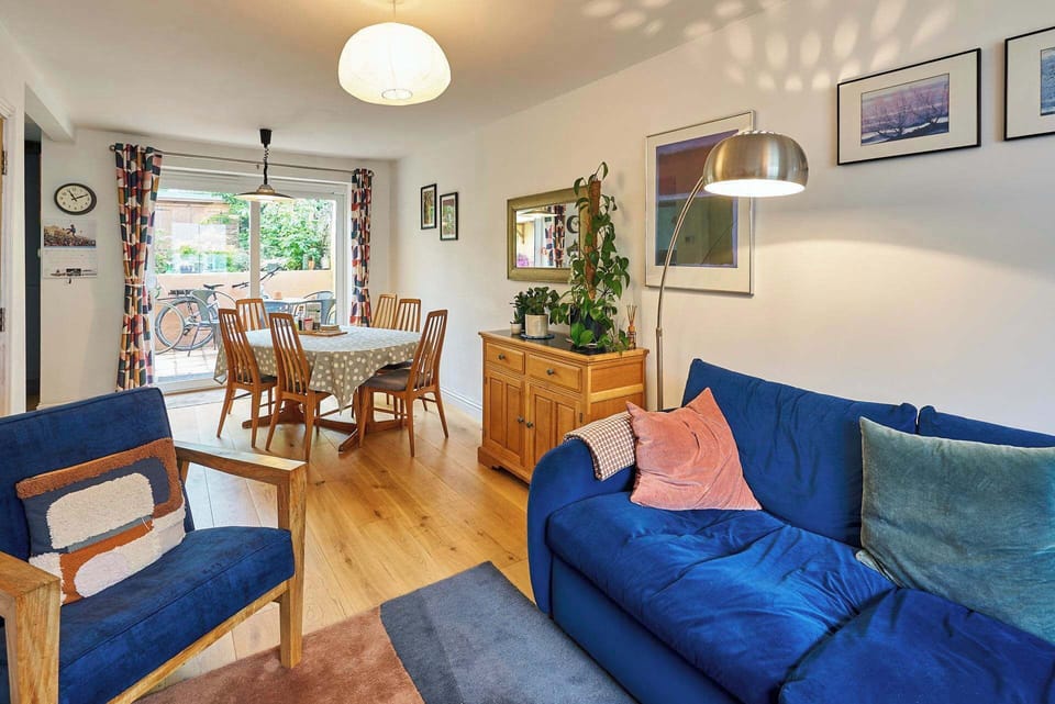 Yellow House, Brighton - Host & Stay