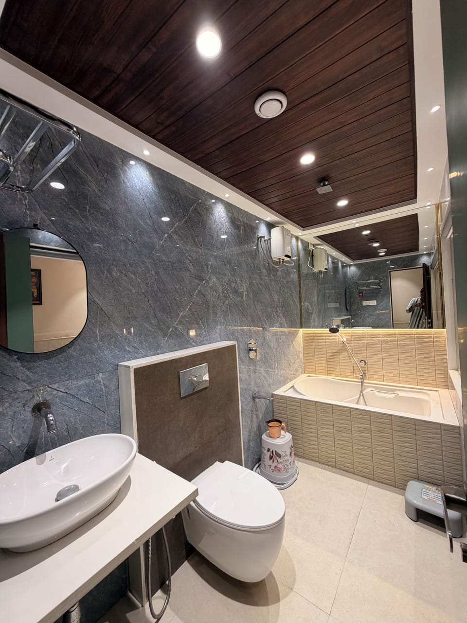 Suite | Bathroom | Free toiletries, soap