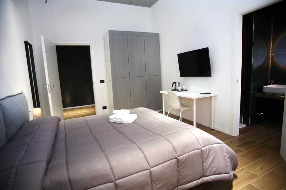 Double Room, Balcony | Iron/ironing board, free WiFi
