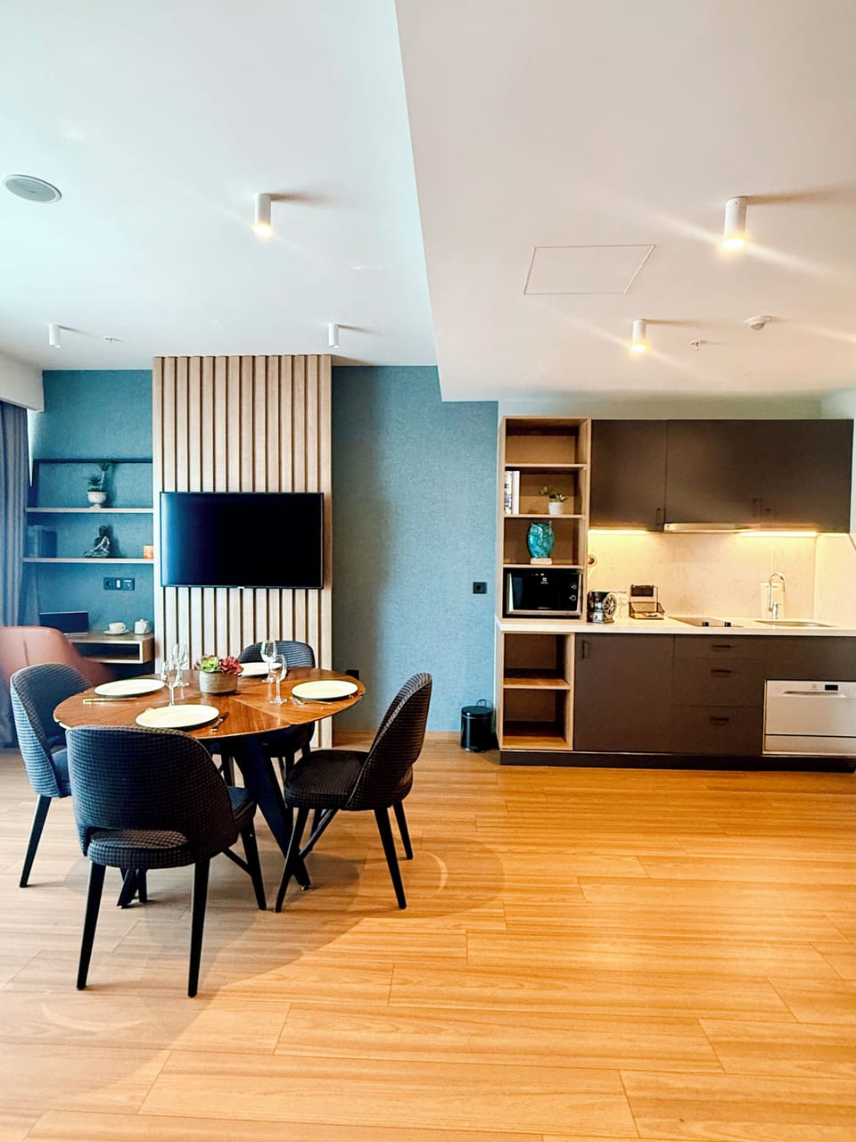 Junior Suite, Sea View | Private kitchen | Mini-fridge, microwave, stovetop, dishwasher