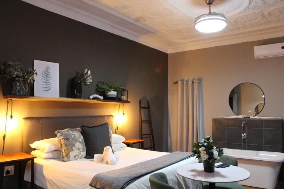 In-room safe, WiFi (free)