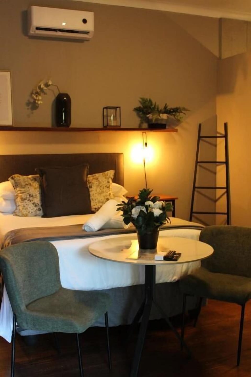 In-room safe, WiFi (free)